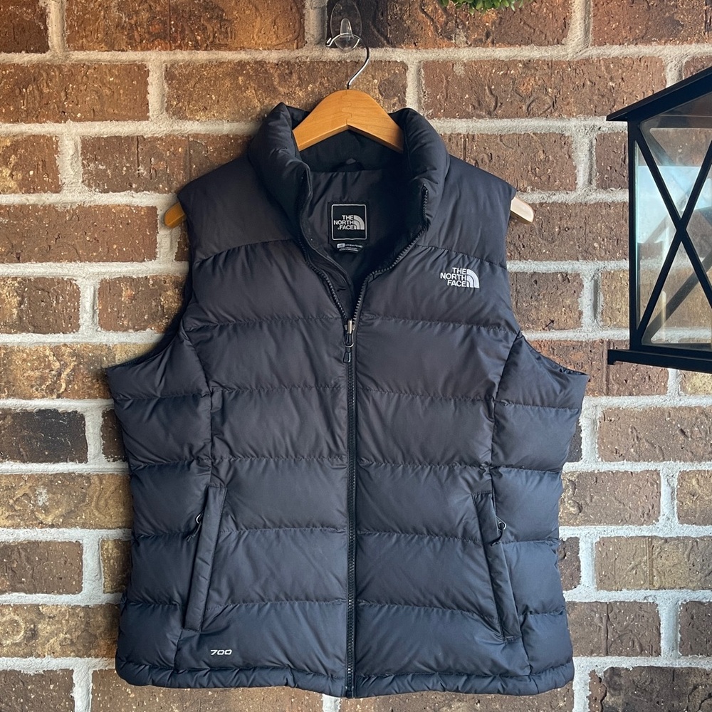 The North Face Black Women's 1996 Retro Nuptse Quilted 700 Down Vest - Picture 8 of 12